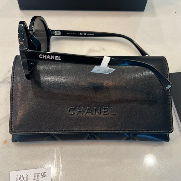 Chanel polarized sunglasses - Picture 3 of 6